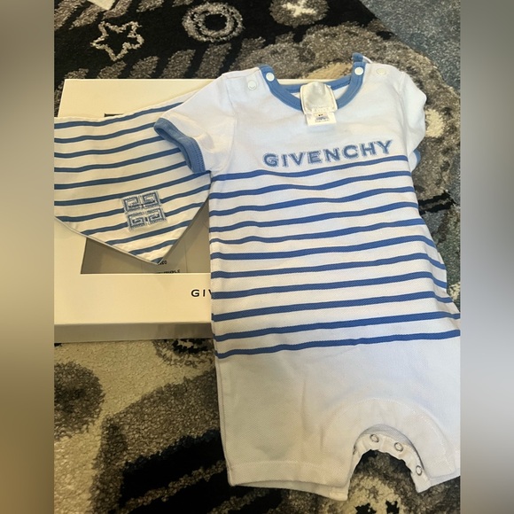 Givenchy - Picture 2 of 2